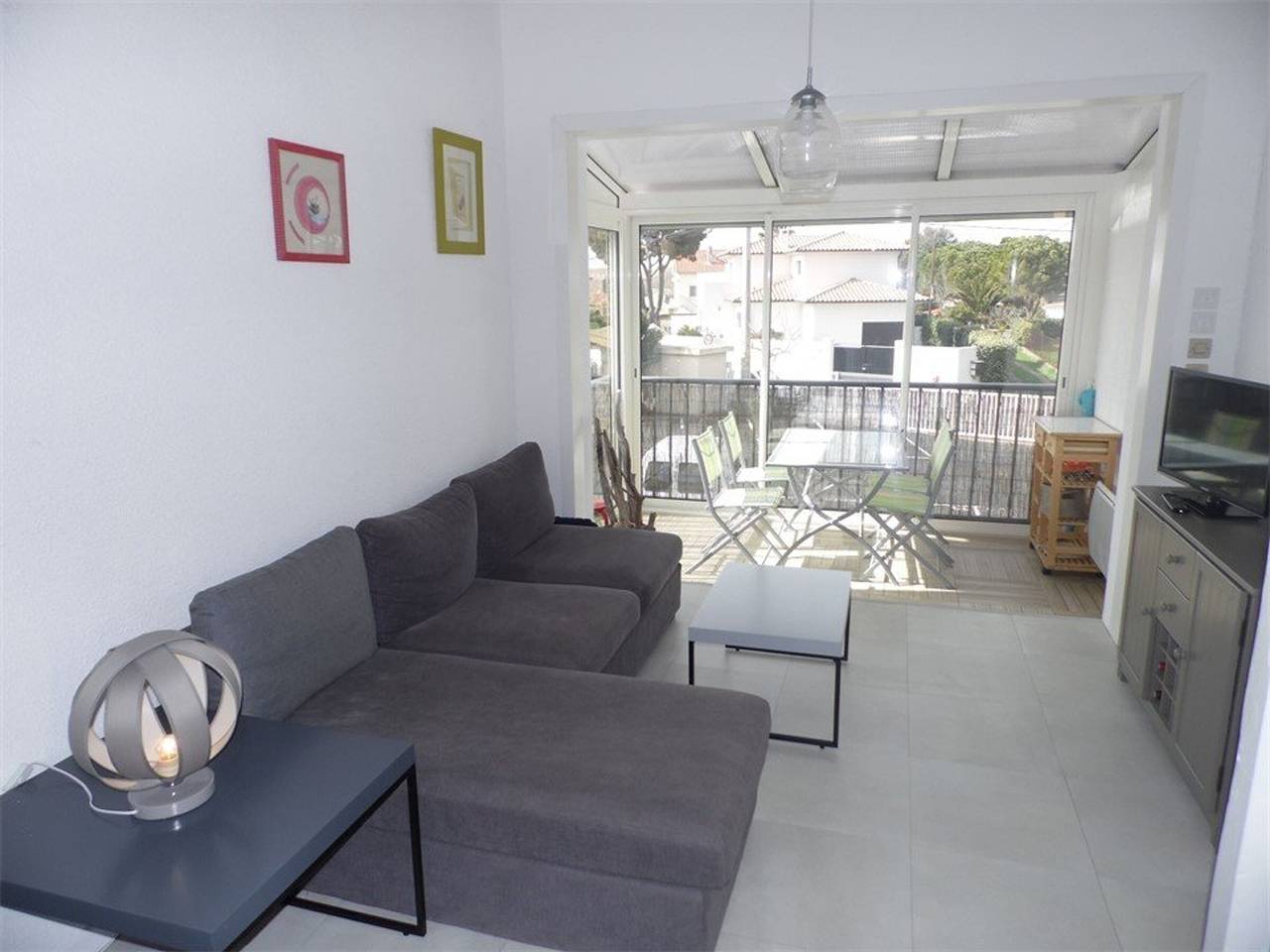 Studio entier, Studio mezzanine avec loggia, 4 couchages, parking privé in Grau-d'Agde, Agde