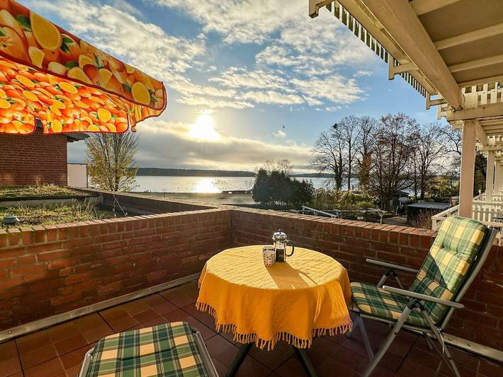 Ferienwohnung für 3 Personen, mit Terrasse und Seeblick in Waren (Müritz)