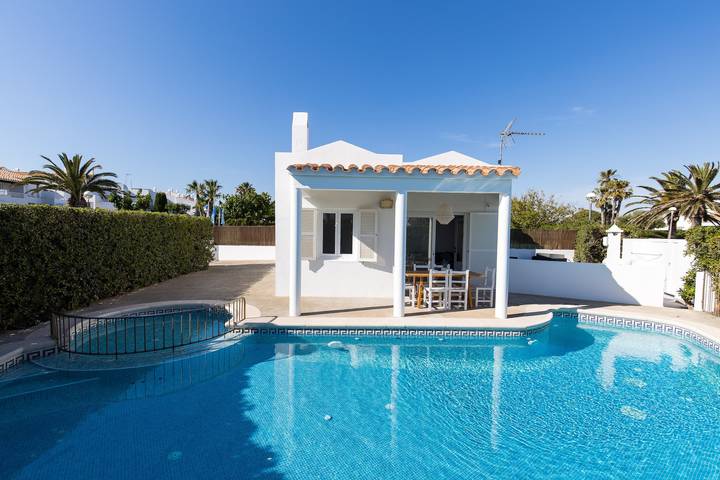 Air-Conditioned Holiday Home on the Beach with Pool, Terraces & Wi-Fi in Son Xoriguer, Ciutadella