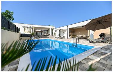 Ferienhaus für 6 Personen, mit Whirlpool und Sauna in Nin