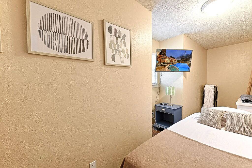 Beheiztes Schwimmbecken, Whirlpool, Billardtisch, Ping Pong, Dart, Tischfußball, Shuffleboard in Irving, Dallas County