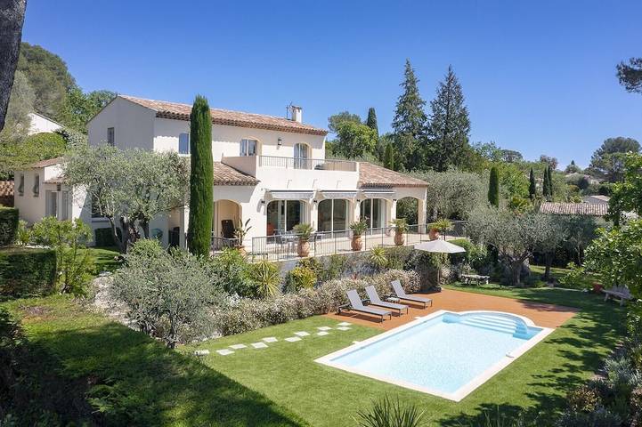 Villa pour 6 personnes, avec jardin et balcon à Valbonne