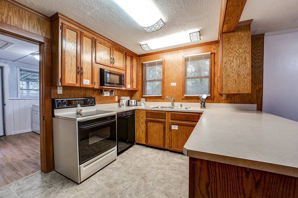 Dogs Give us 5 Stars! Rustic Home, Huge Woodsy & Fenced Yard, Firepit, Close to Dining/Shops in Clay County (FL)