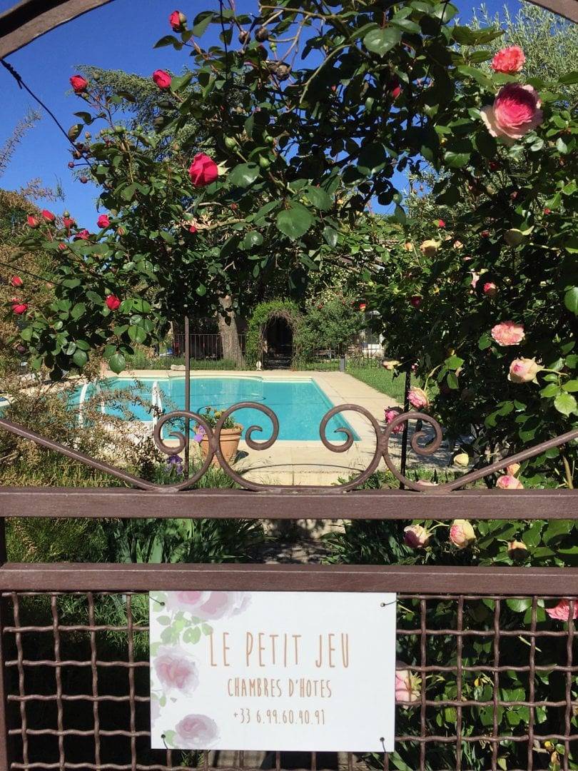 Le Petit Jeu à Grignan, dans le village, avec piscine - chambre Louly in Grignan, Région de nyons