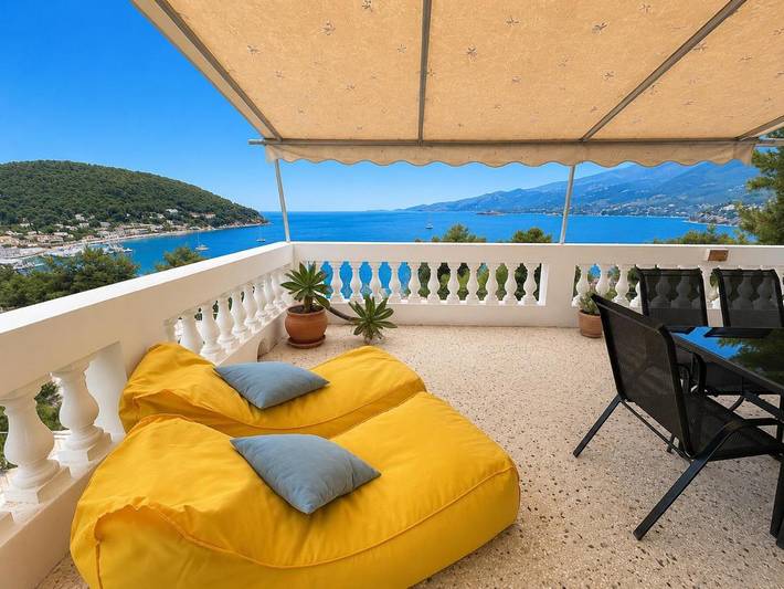 Gîte pour 5 personnes, avec jardin et vue dans Poros - 2