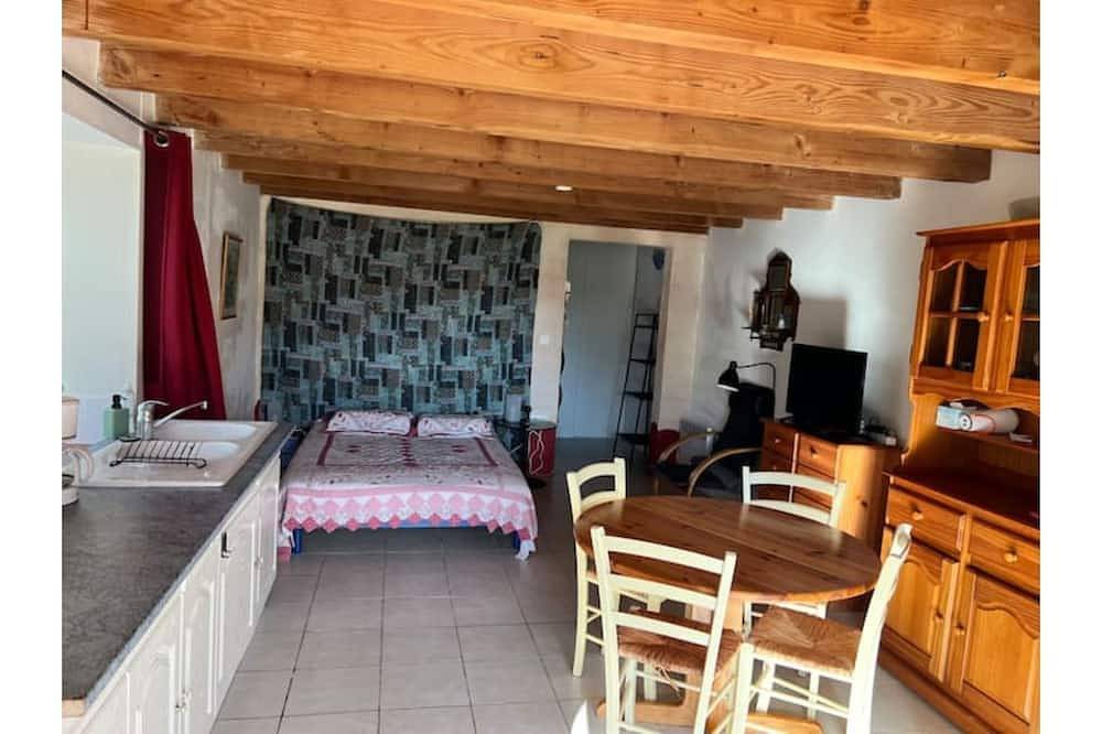 Entire apartment, Gite Herisson, Nid Pour Amoureux Dans la Nature in Avène, Lodève region