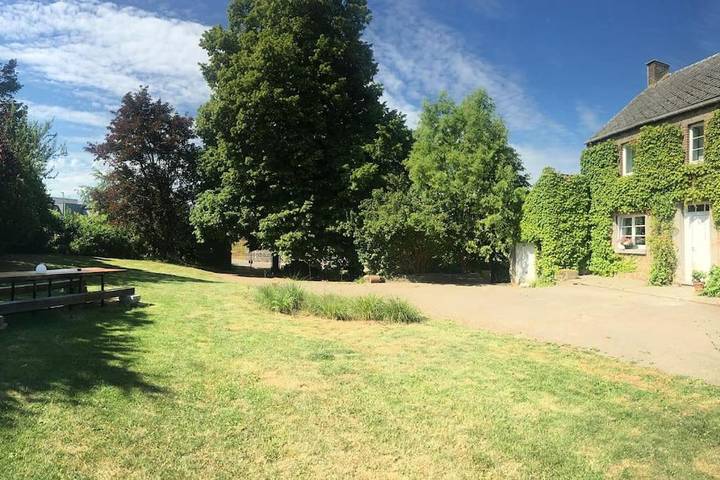 Location de vacances pour 9 personnes, avec vue et jardin à Clavier