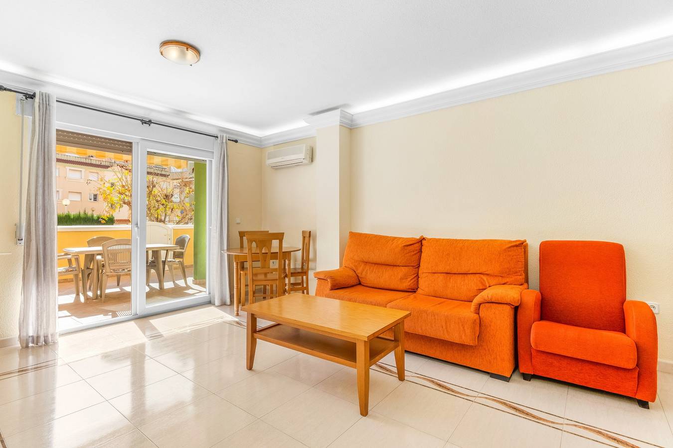 Entire apartment, Apartment 'Villas De Frente Marino Area 7' with Shared Pool, Wi-Fi and Air Conditioning in Los Miradores del Puerto, San Javier