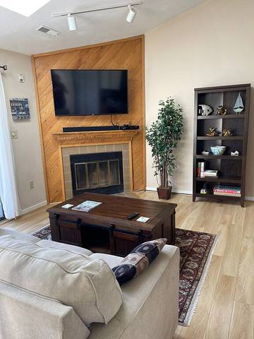 Loft for 2 Guests in North Shore, Smith Mountain Lake, Picture 4