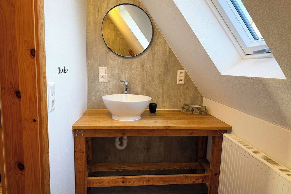 Ganze Wohnung, Ruhige lichtdurchflutete Dachwohnung im Schwarzwald mit Balkon in Dornhan, Mittlerer Schwarzwald