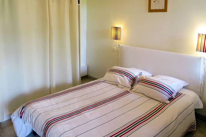 Gîte pour 4 personnes, avec balcon ainsi que jardin et piscine, animaux acceptés à La Bastide-Clairence - 3