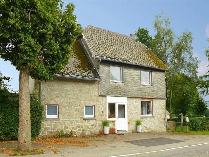 Gîte pour 6 personnes, avec vue sur le lac et jardin à Elsenborn
