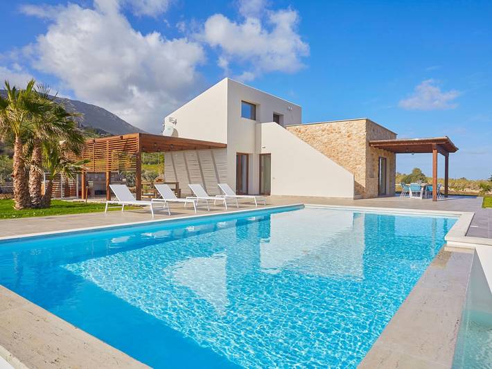 Location de vacances pour 6 personnes, avec Terrasse ainsi que Jardin et Piscine à Scopello