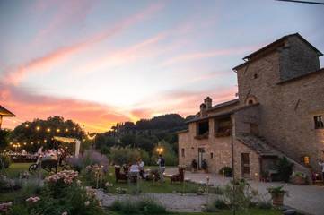 Cottage pour 4 personnes, avec bassin pour enfant et vue ainsi que jardin et piscine à Città di Castello