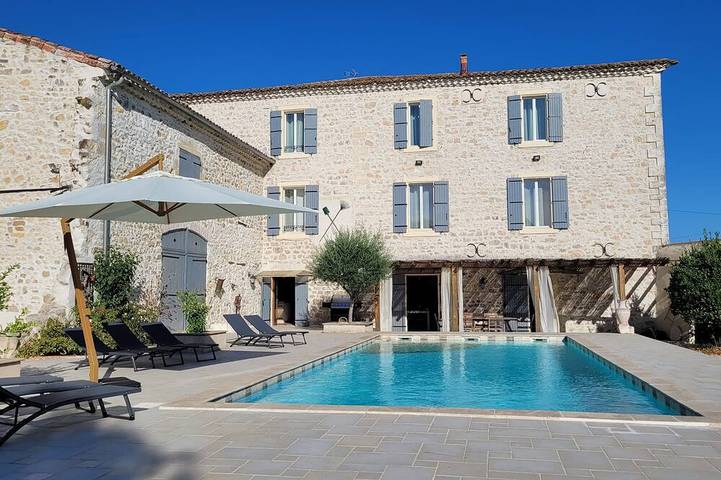 Gîte pour 12 personnes à Saint-Chaptes