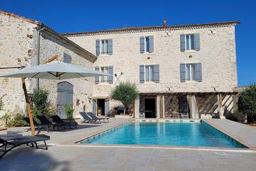 Gîte pour 12 personnes à Saint-Chaptes