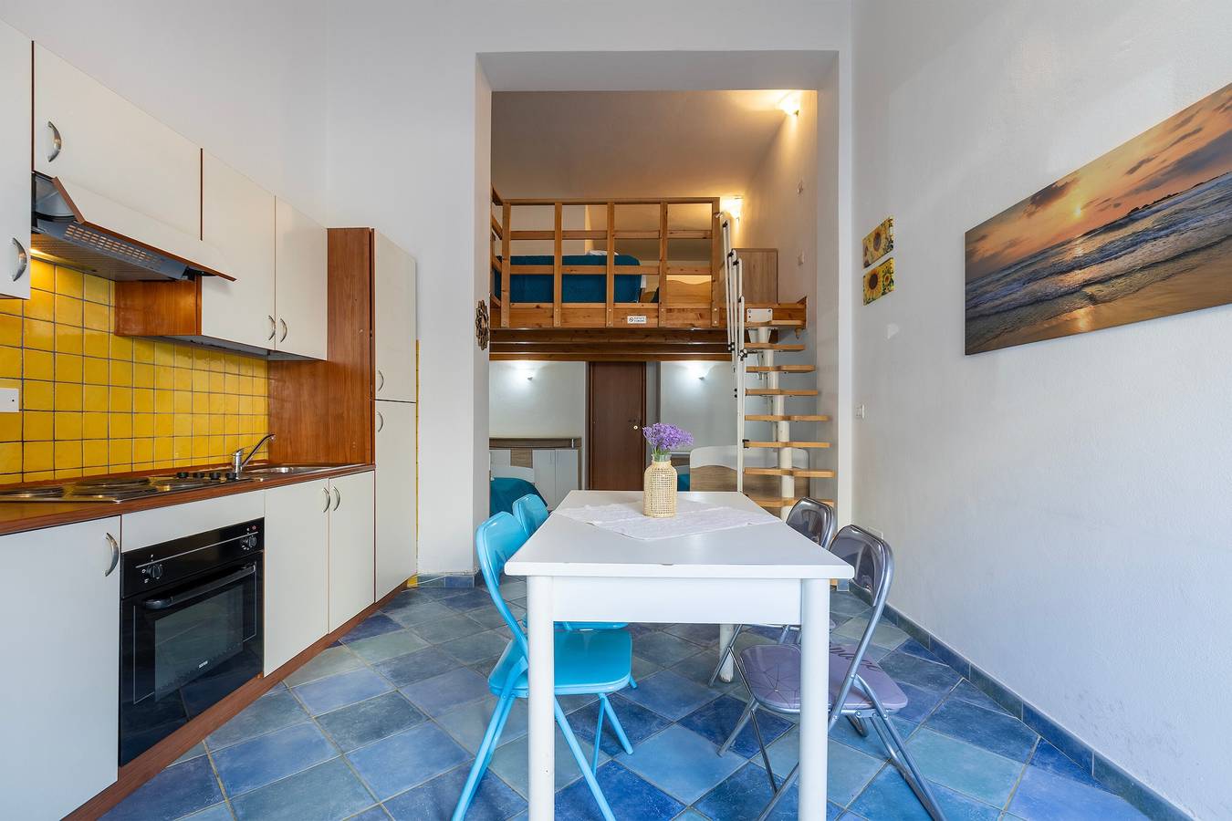 Entire apartment, Edo's Loft, Studio Apartment with Mezzanine in Lido San Giovanni, Alghero