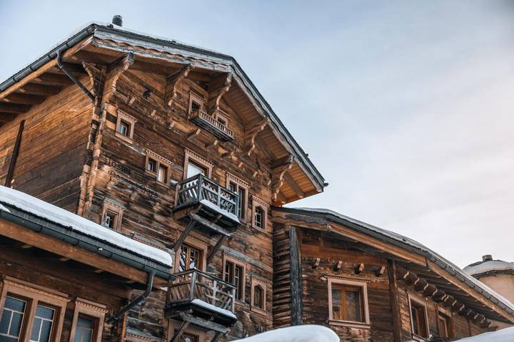 Hôtel pour 6 personnes, avec jardin et vue ainsi que sauna et piscine, animaux acceptés à Crans-Montana