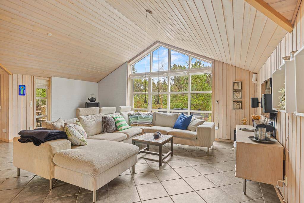 Modernes Reetdachhaus mit Sauna und Whirlpool in Nørre Nebel, Varde