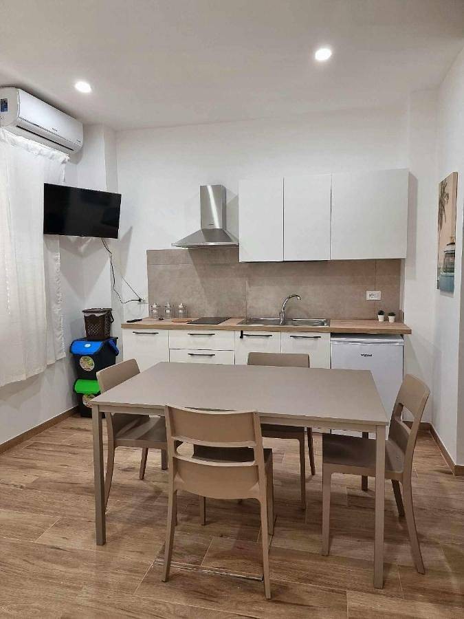 Gîte pour 4 personnes, avec terrasse à Tre Fontane - 3