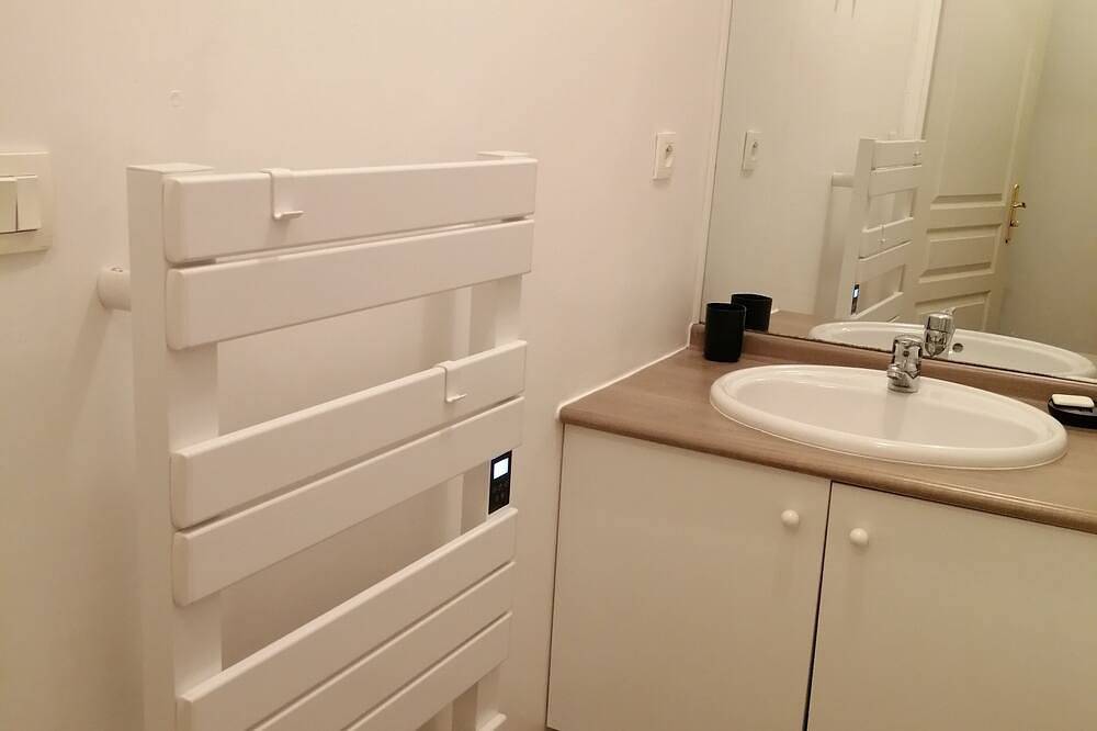 Appartement entier, Appartement  en rdc de 32m2\nconvient pour un couple ou personne seule in Valenciennes, Région de Valenciennes