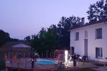 Gîte pour 10 personnes, avec jardin ainsi que piscine et terrasse à Cancon