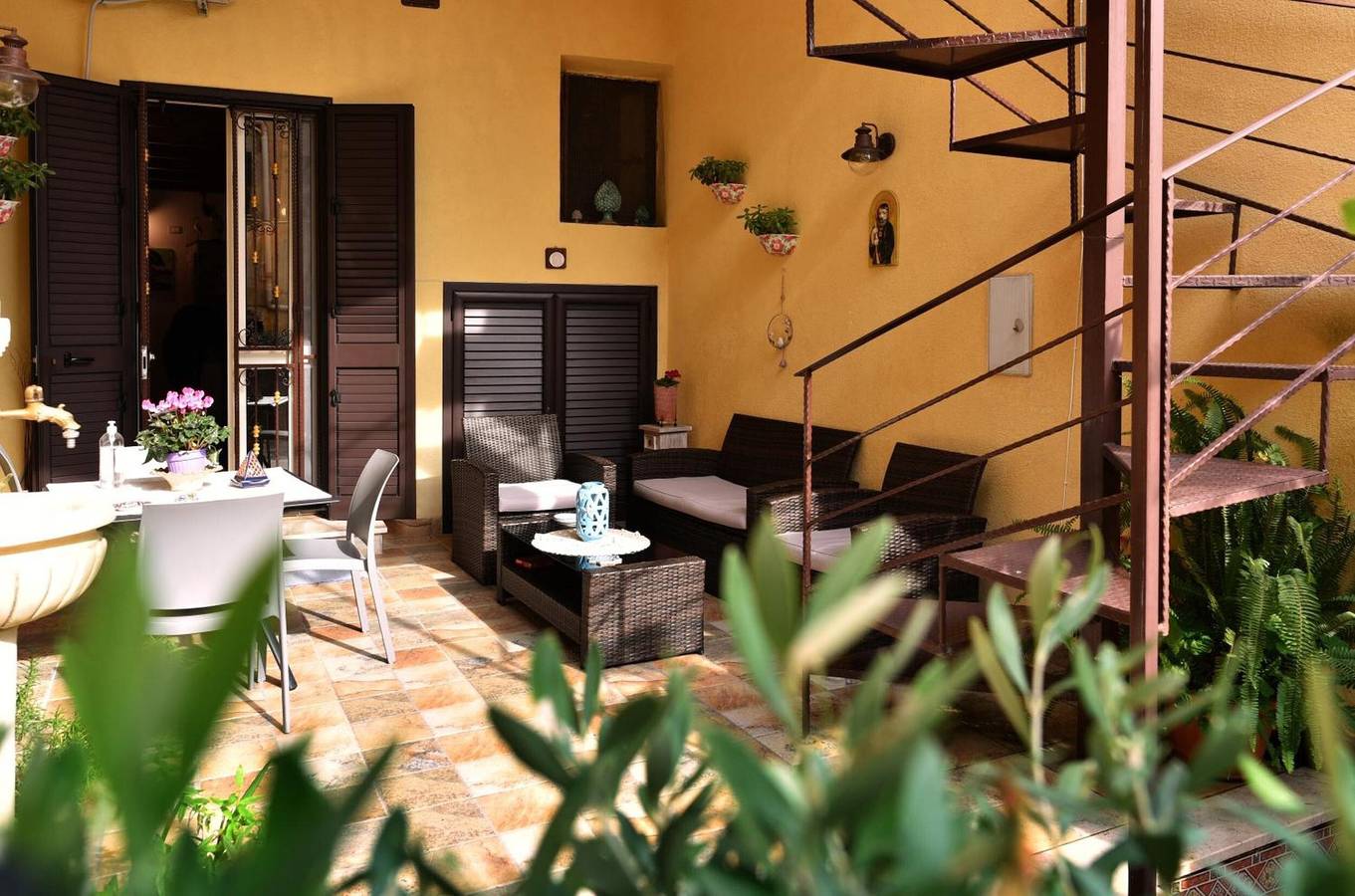 Appartamento intero, Appartamento 'L'elegante Dépendance Del Barone' con Giardino Privato, Wi-Fi e Aria Condizionata in Agrigento, Provincia di Agrigento