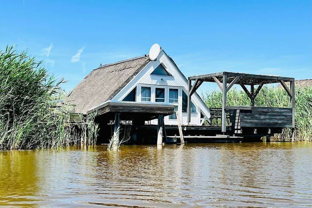 Seehütte Neusiedlersee \"Sonnendeck\" - Ferienhaus, Dusche, Wc in Rust (Burgenland), Leithaberg