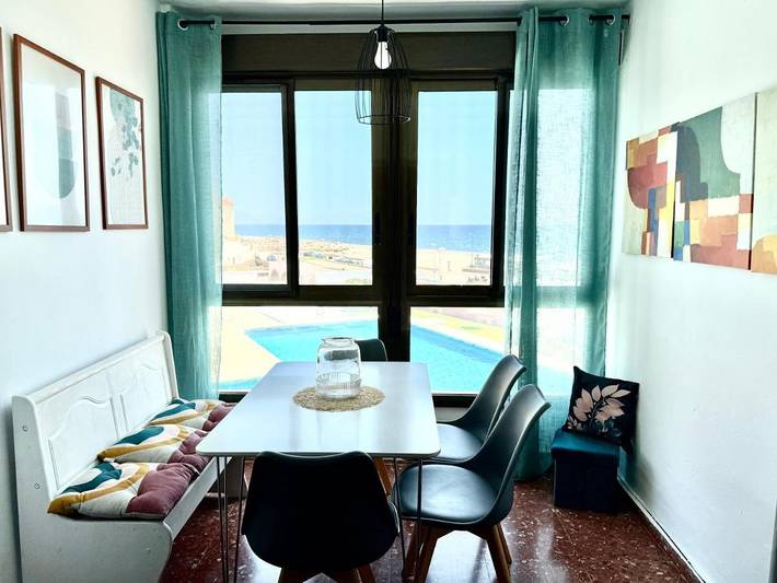 Apartamento de vacaciones para 4 personas, con balcón y piscina además de vistas y jardín - 1