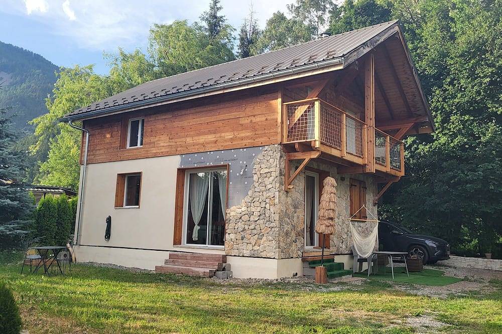 Charming new 90m² chalet in the heart of the village, with 3 bedrooms and 2 bathrooms in Saint-Jean-Saint-Nicolas, Nationalpark Écrins