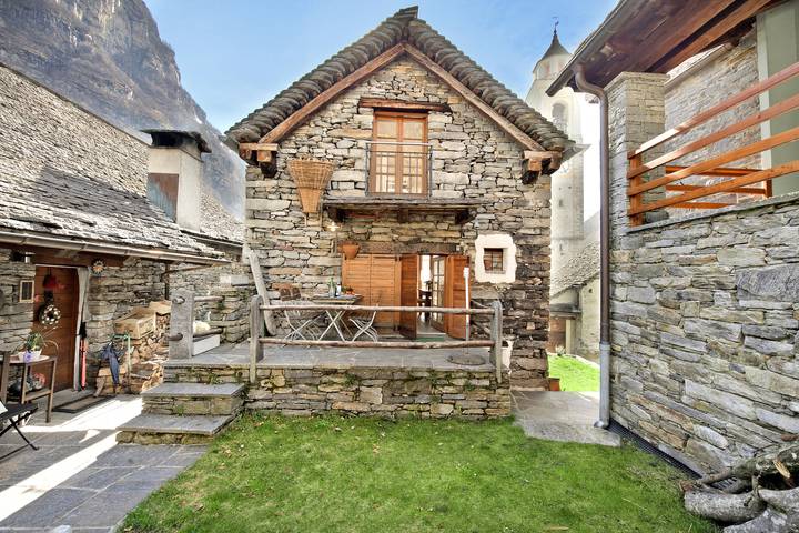 Chalet für 4 Personen, mit Balkon, kinderfreundlich im Tessin - 2