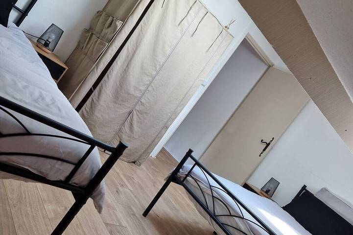 Location de vacances pour 8 personnes, avec jardin et balcon, animaux acceptés à Alboussière - 3