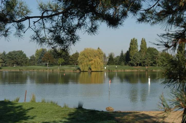 Camping pour 5 personnes, avec sauna et bassin pour enfant dans Indre