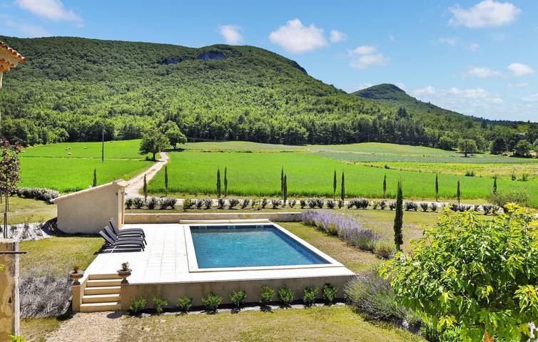 Appartement confortable avec piscine et parking, à 1,5 km de la ville et de la rivière in La Bégude-de-Mazenc, Région de nyons