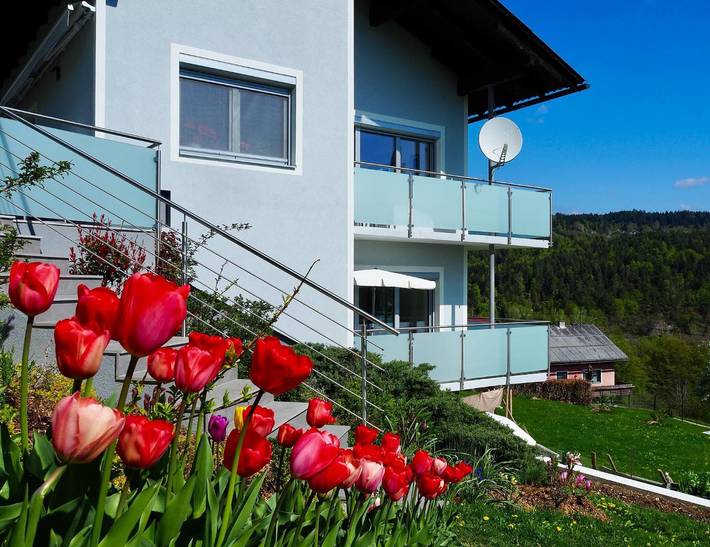 Vakantiewoning voor 2 personen, with Balkon and Tuin as well as Uitzicht op het meer aan de Wörthersee