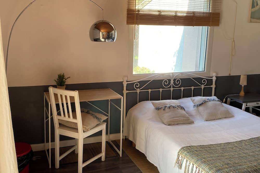 Chambre et Salle de bain in Gragnague, Toulouse et ses environs