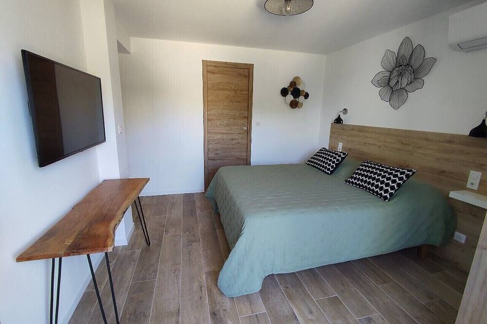 Appartement entier, Bellagiraglia, Location les Pieds Dans L'eau à Barcaggio in Barcaggio, Ersa