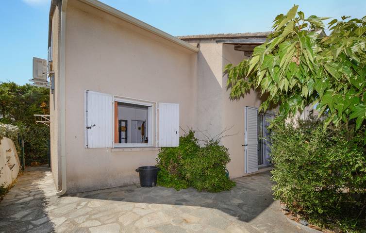 Location de vacances pour 7 personnes, avec jardin ainsi que terrasse et piscine à Cervione - 2