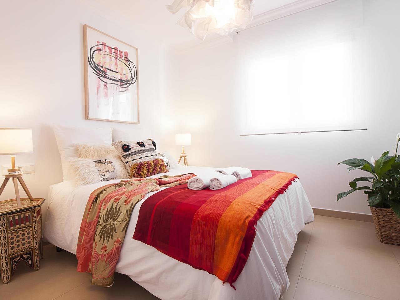 Entire apartment, Bright 2-Bedroom Apartment Near Beach and Train Station in Central Málaga in Málaga Central District, Malaga