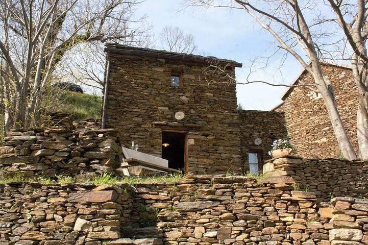 Gîte pour 2 personnes, avec Terrasse et Jardin à Dompnac