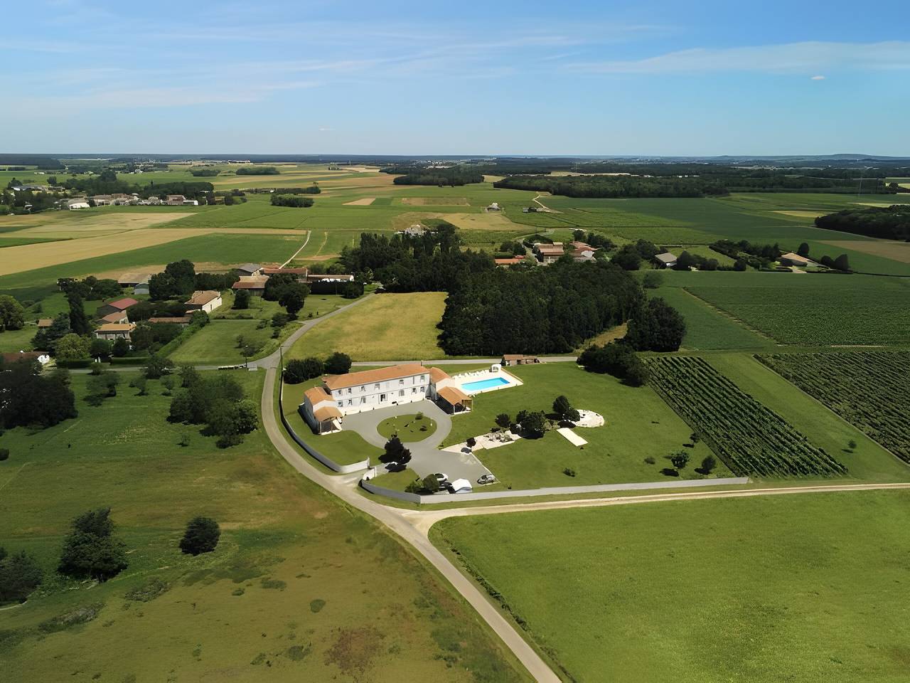 Le Clos Rançanne 25-30 pers, zwembad op 1 ha, bruiloft, feesten, familiebijeenkomsten. Royan Saintes, Cognac in Saint-Quantin-de-Rançanne, Jonzac en omgeving