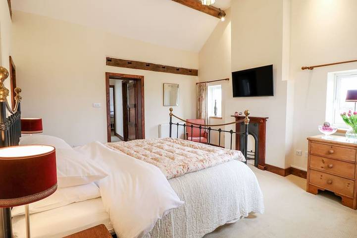 Bellamour End Cottage, family friendly, with open fire in Rugeley in Staffordshire