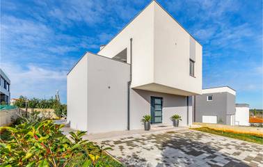 Ferienhaus für 6 Personen, mit Terrasse und Pool in Medulin