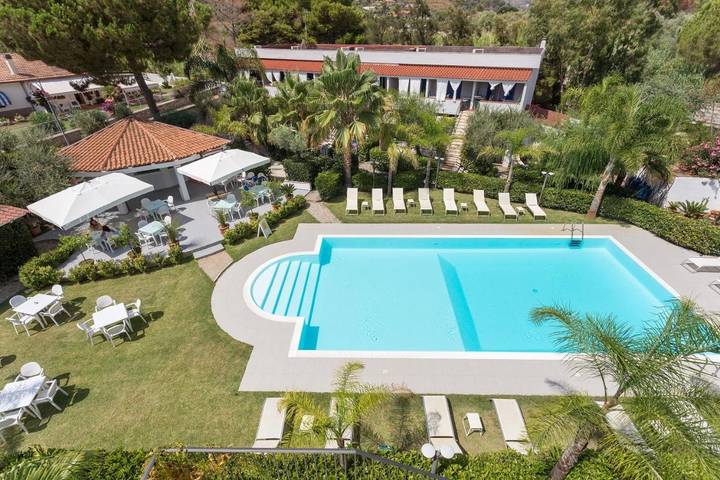 Appartamento per 3 persone, con Idromassaggio e Terrazza nonché Giardino e Piscina a Montecorice