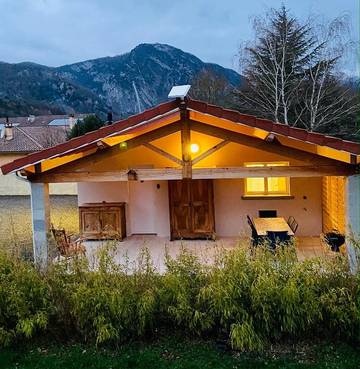 Location de vacances pour 6 personnes, avec vue et jardin, animaux acceptés à Ussat