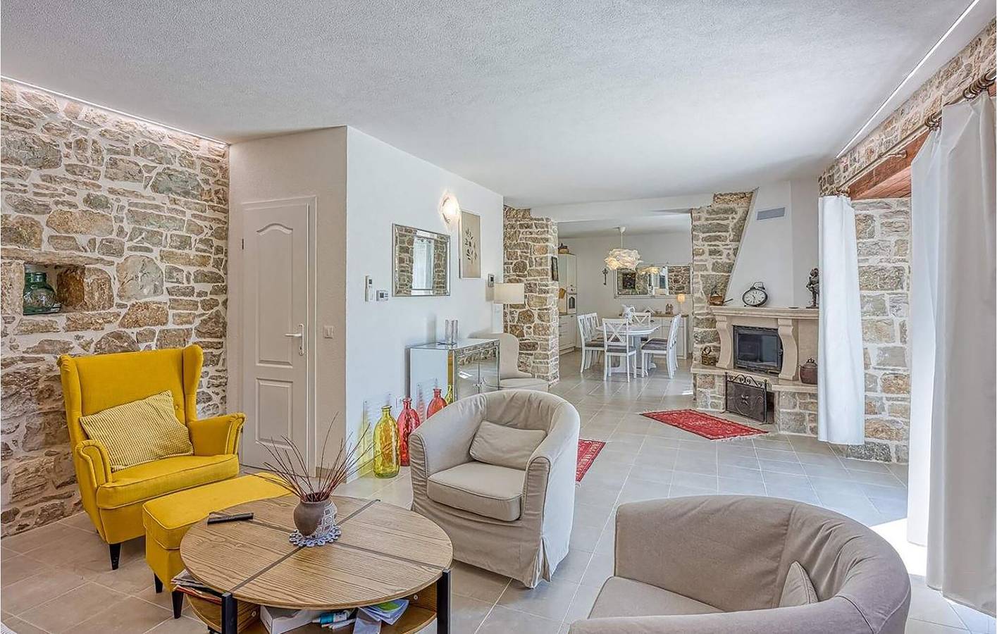 Gemütliche 200 m² große Wohnung mit Pool, Parkplatz und WLAN in der Nähe des Selina City Center in Selina, Zentralistrien