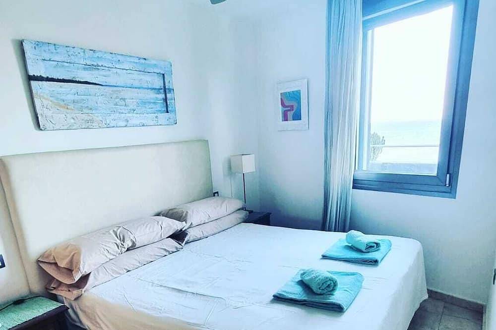 Ganze Wohnung, Beautiful Beachfront Aptmto at waters edge with stunning Ocean and Harbour views in Corralejo, La Oliva