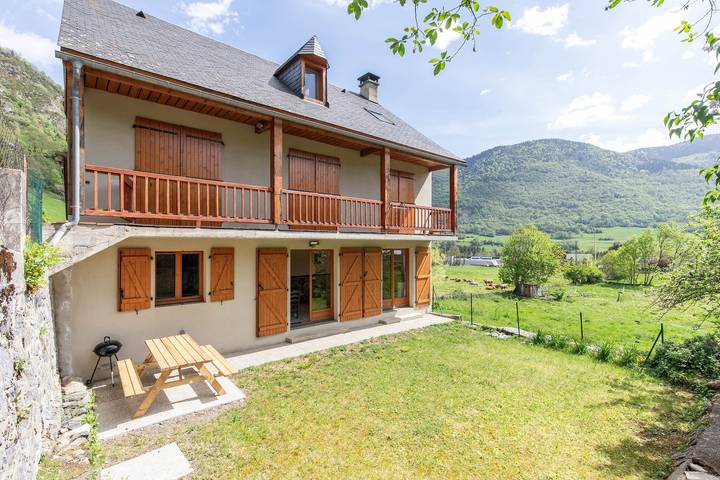 Gîte pour 8 personnes, avec Terrasse et Jardin à Cazaux-Debat