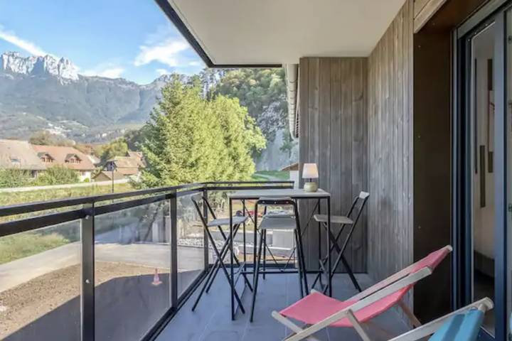 Ganze Ferienwohnung, Ferienwohnung für 2 Personen mit Terrasse in Duingt, Bauges