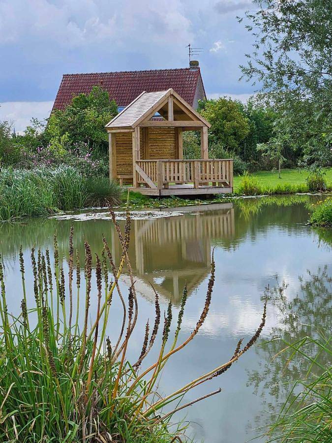 Gîte pour 4 personnes, avec Terrasse et Jardin ainsi que Piscine et Vue à Radinghem-en-Weppes